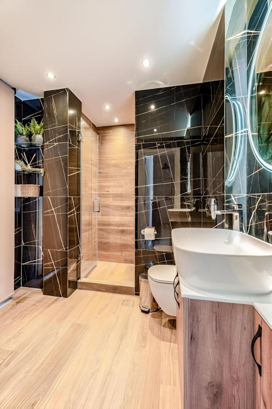 Elegant, Modern & Spacious Apartment In Thessaloniki With Balcony Exteriör bild