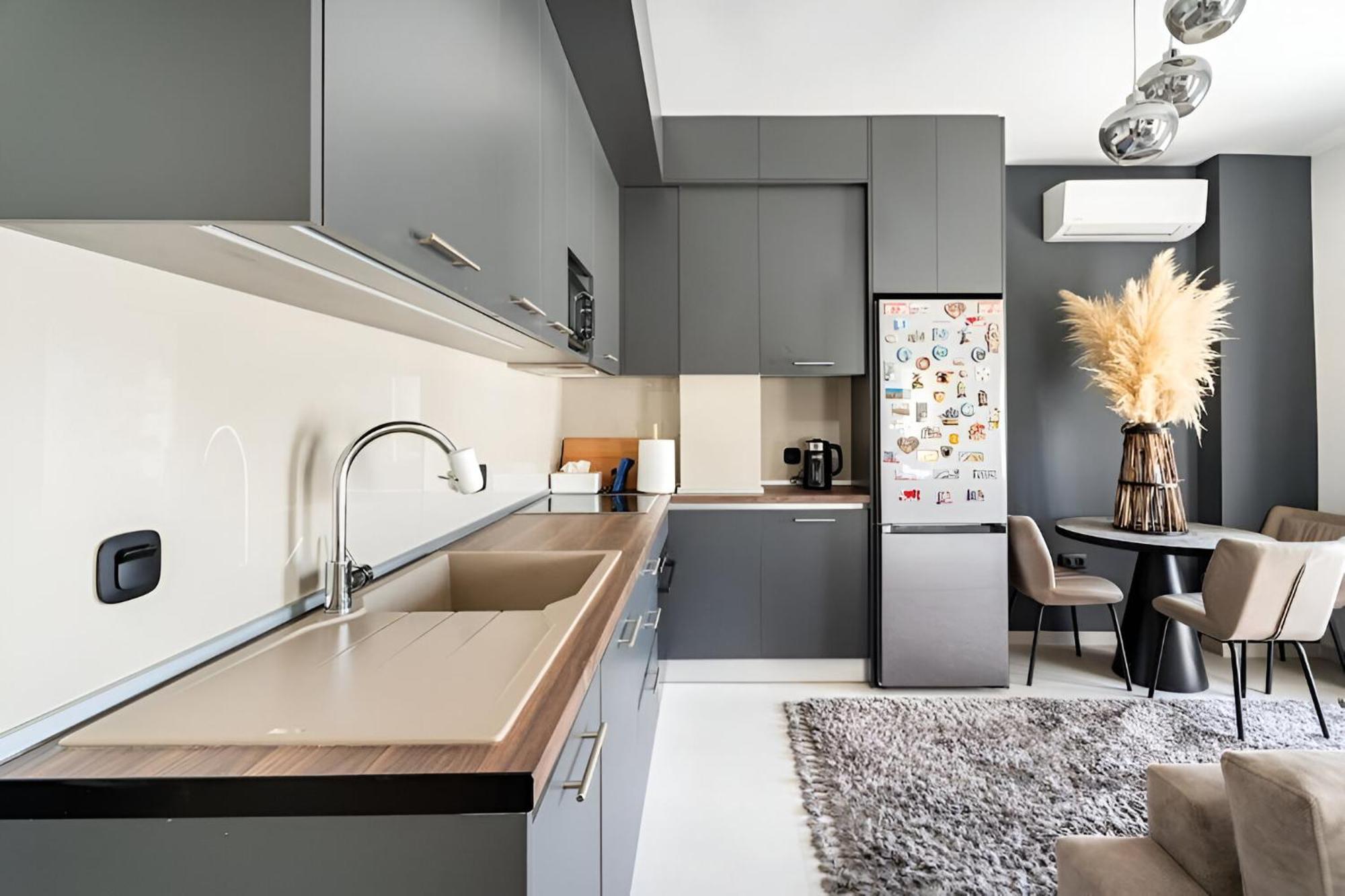 Elegant, Modern & Spacious Apartment In Thessaloniki With Balcony Exteriör bild