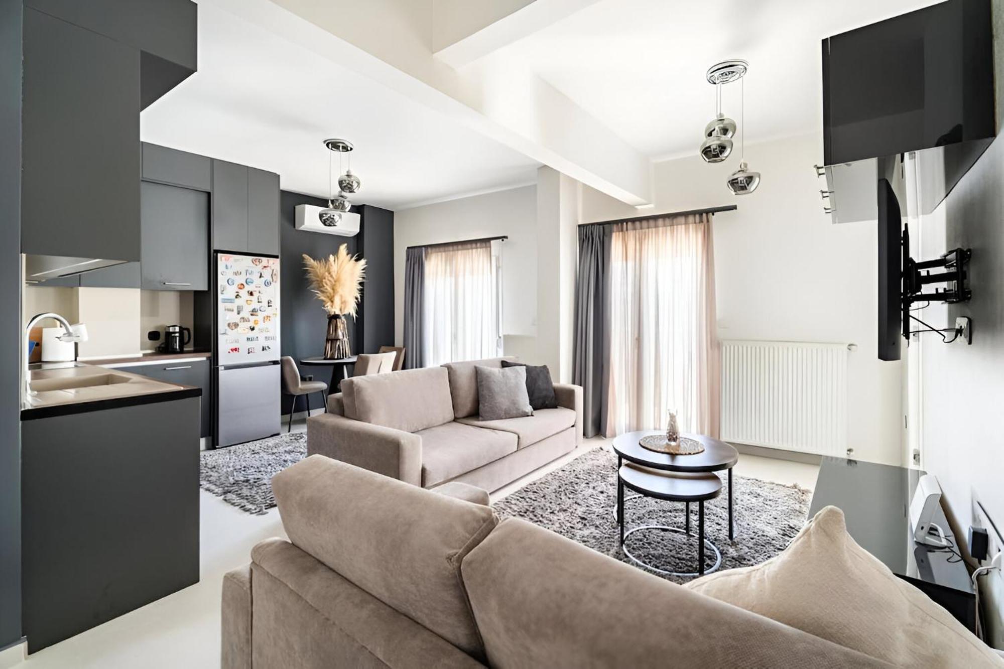 Elegant, Modern & Spacious Apartment In Thessaloniki With Balcony Exteriör bild