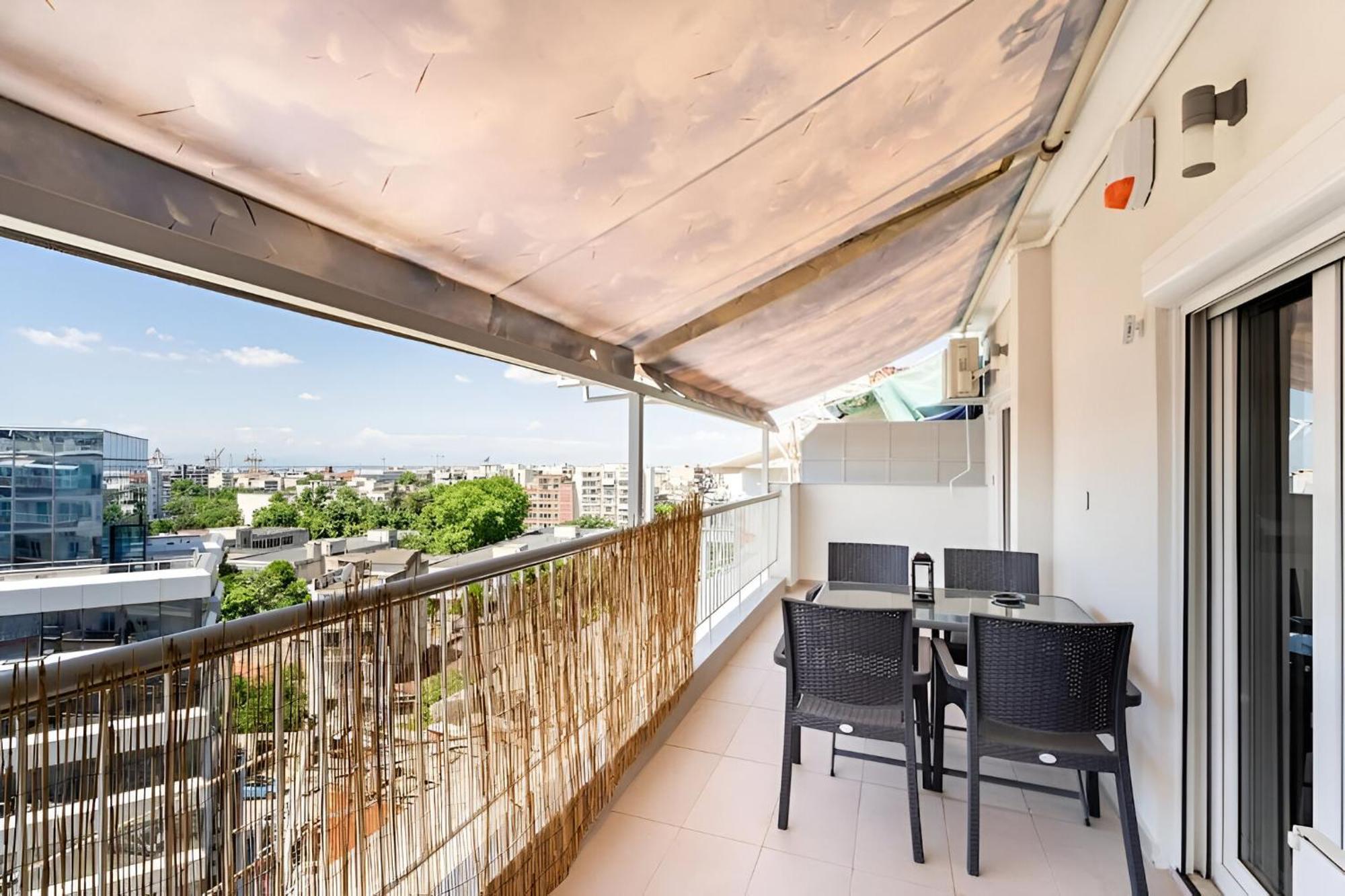 Elegant, Modern & Spacious Apartment In Thessaloniki With Balcony Exteriör bild
